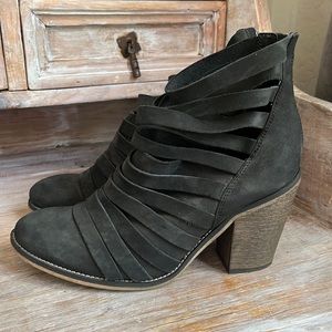 🖤Free People black leather booties size 40